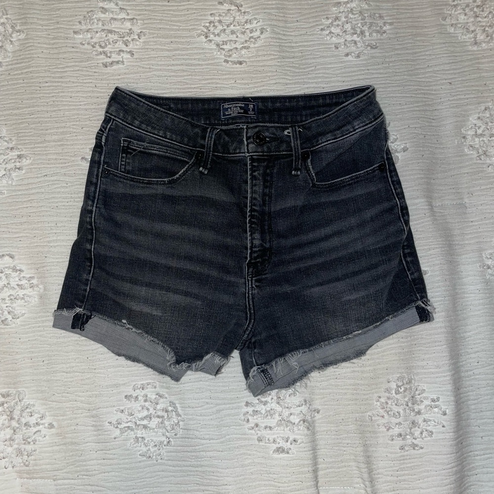Hi! Selling Abercrombie black short!